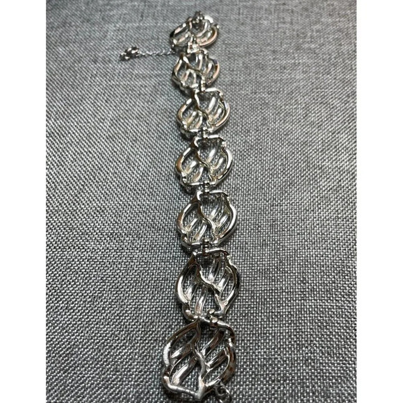 Vintage Coro Silver Tone Bracelet 7” Included Safety Chain - Picture 5 of 8
